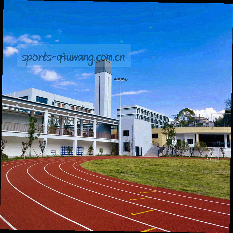 记分牌数字特写与赛程格状纹理结合，等宽数字发光
